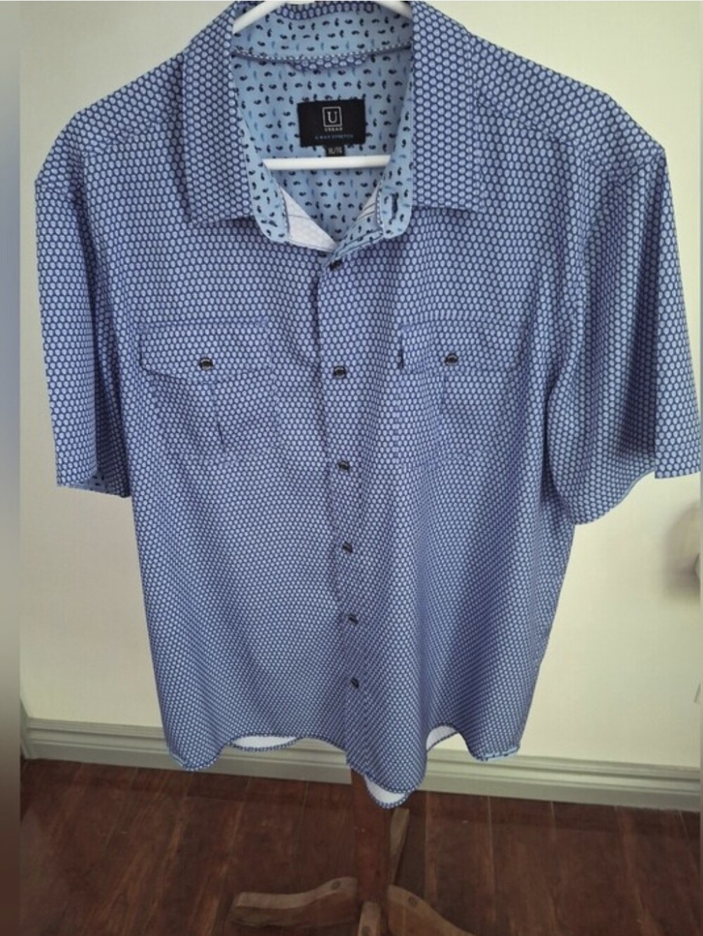 Urban NWOT Blue Short Sleeve Button-Down Dress Shirt. 4way Stretch. Mens XL